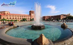 تصویری از میدان جمهوری ایروان در شب، مناسب برای پکیج‌های تور لحظه آخری ایروان