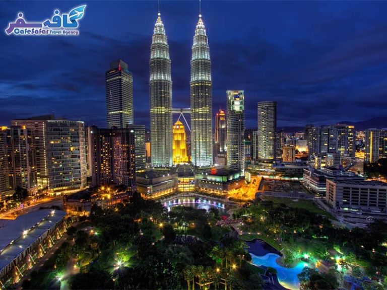 تصویری از برج‌های دوقلوی پتروناس در کوالالامپور، مناسب برای مقاله سفر به مالزی