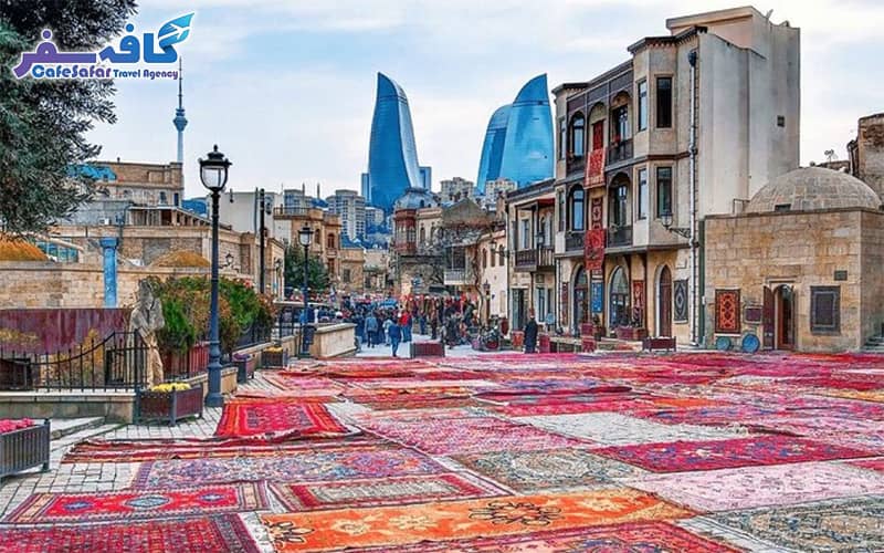 تصویری از نمای برج‌های شعله و بافت شهری باکو، مناسب برای پکیج‌های تور باکو