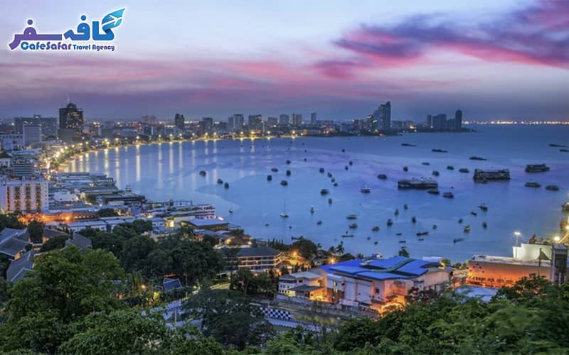 تصویری از ساحل آرام پاتایا با آب‌های زلال، مناسب برای پکیج‌های تور لحظه آخری پاتایا