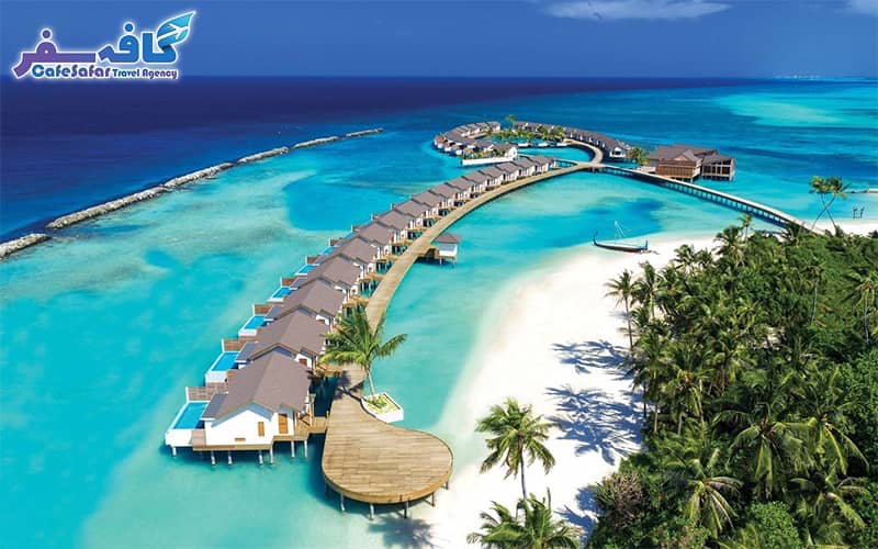 تصویری از برج‌های دوقلوی پتروناس در شب، مناسب برای پکیج‌های تور لحظه آخری مالزی