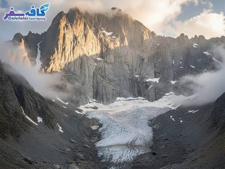 تصویری از دیواره سنگی و قله کوه علم کوه و رشته کوه تخت سلیمان، مناسب برای راهنمای صعود