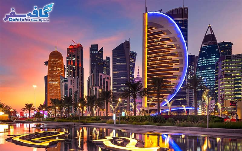 تصویری از آسمان‌خراش‌های دبی مارینا و قایق‌های تفریحی، مناسب برای پکیج‌های تور لحظه آخری دبی