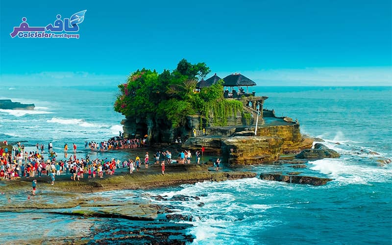 تصویری از معبد تنها لوت (Tanah Lot) یا سواحل بالی، مناسب برای پکیج‌های تور لحظه آخری بالی