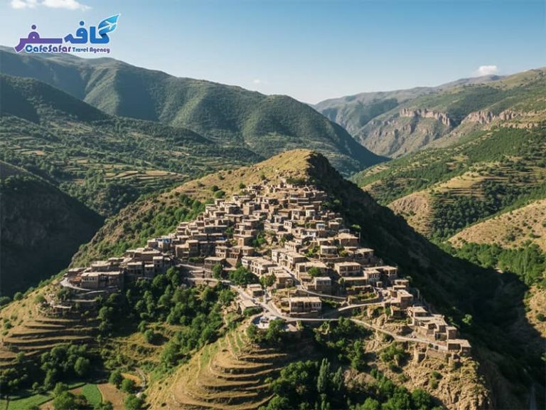 تصویری از نمای روستای پلکانی هورامان (اورامانات)، مناسب برای راهنمای سفر به کردستان