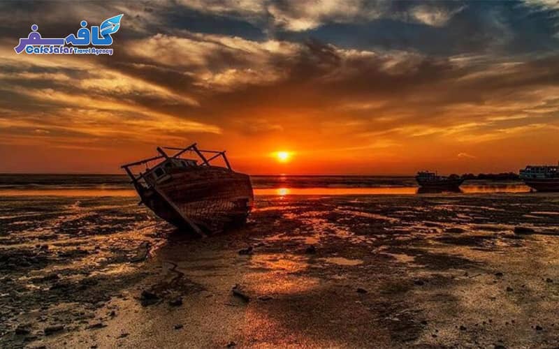 طبیعتتصویری از سازه‌های شگفت‌انگیز دره ستارگان یا طبیعت صخره‌ای قشم، مناسب برای پکیج‌های تور قشم