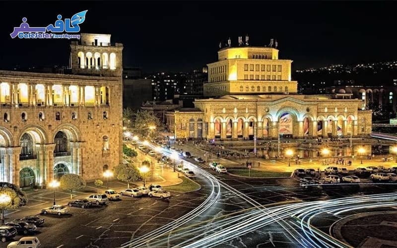 پوستر تبلیغاتی تور ارمنستان لحظه آخری، نمای میدان جمهوری ایروان و هزارپله (کاسکاد)، رزرو ارزان‌ترین پکیج‌های مسافرتی در کافه سفر پاز