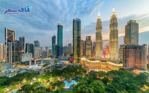 پوستر تبلیغاتی تور کوالالامپور لحظه آخری، نمای پانوراما از برج‌های پتروناس و مرکز شهر کوالالامپور، رزرو آنلاین پکیج‌های مسافرتی مالزی در کافه سفر پاز