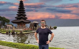 سعید در تور بالی کافه سفر